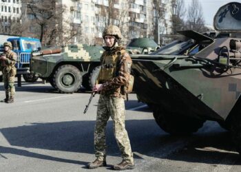 Russian forces trying to encircle Kiev amid intense fighting