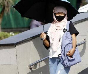 Delhi witnesses another hot day