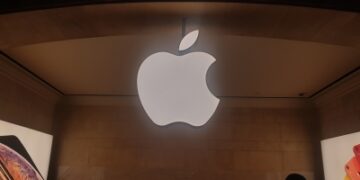 Apple criticises Meta for up to 47.5% commission on VR purchases