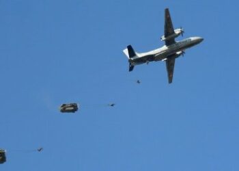 Army conducts airborne exercise at Pokhran along border with Pak