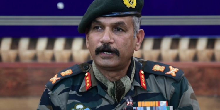 GoC Chinar Corps visits Shopian, thanks locals, doctors for evacuating, treating injured soldiers