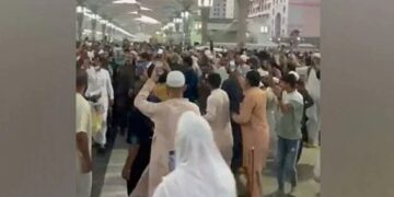 Pak pilgrims in Medina heckle Ministers against Imran’s ouster