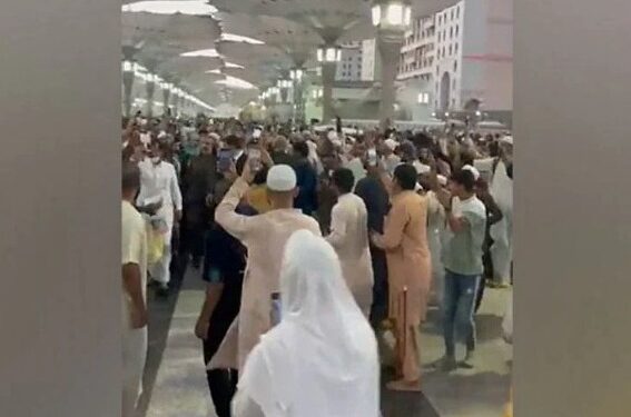 Pak pilgrims in Medina heckle Ministers against Imran’s ouster