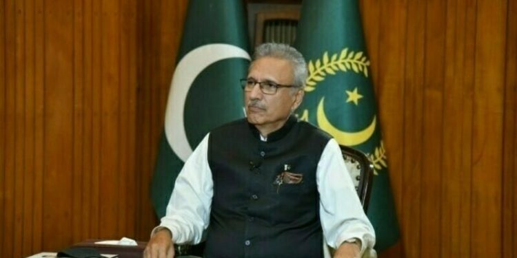 Pak Prez writes to Imran, Shehbaz for caretaker PM’s appointment