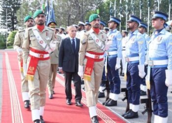 Future of Pak govt hangs by a thread as differences emerge with ‘powerful quarters’