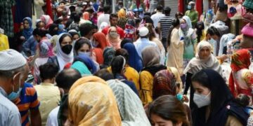 Ahead of Eid-ul-Fitr, valley markets witness less rush, little enthusiasm