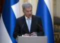 Finnish Prez, PM back NATO application