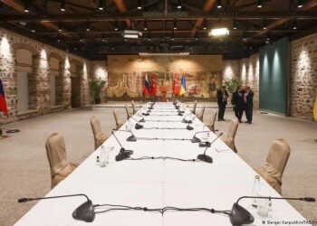 Russia, Ukraine say their peace talks on hold