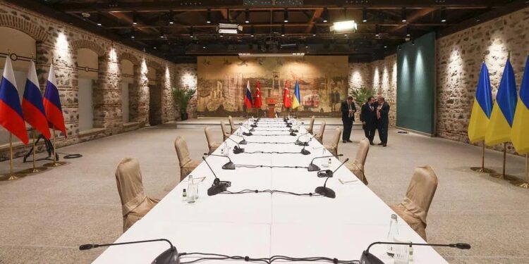 Russia, Ukraine say their peace talks on hold