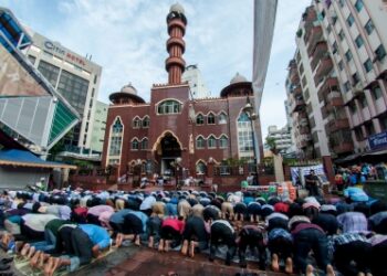 Malaysia marks Eid amid Covid decline