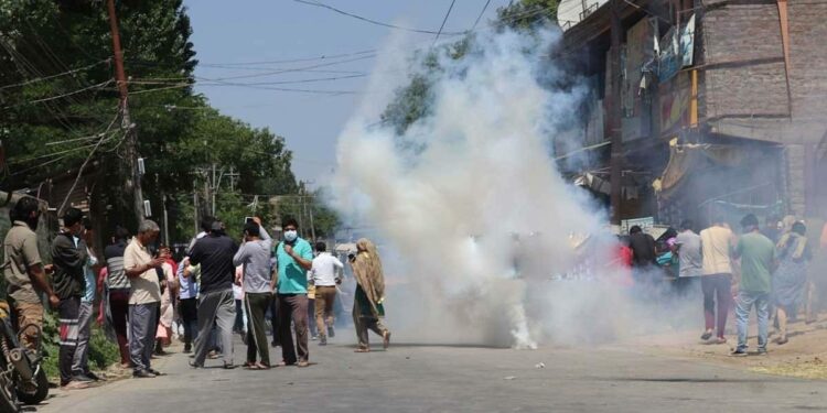 Probe ordered into tear gas shelling on Kashmiri Pandit protesters