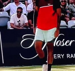 Kyrgios defeats Tsitsipas in Halle Open
