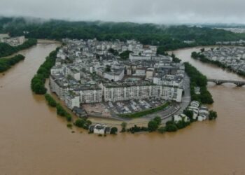Rainstorms affect thousands in China
