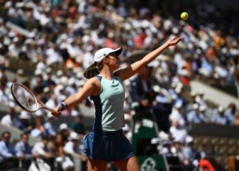 French Open: Swiatek storms into final with win over Kasatkina