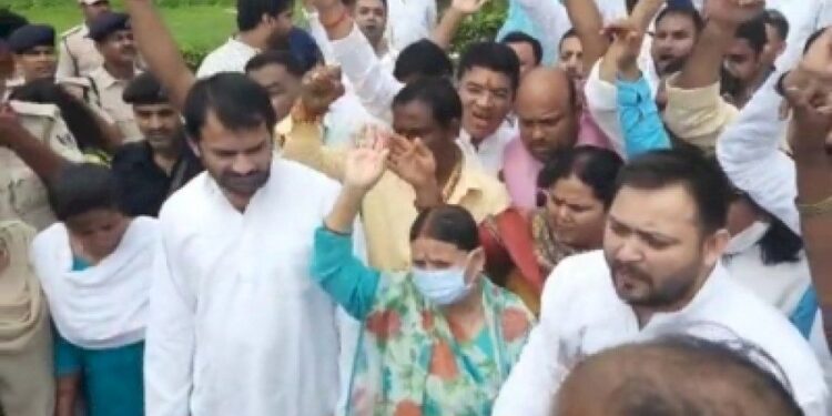 Agnipath stir: Mahagathbandhan leaders in Bihar march to Raj Bhawan