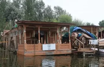 houseboat