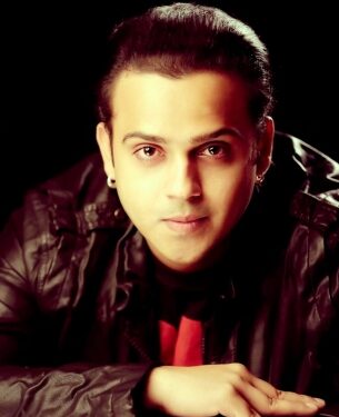At times, gibberish helps capture crazy energy: ‘Akdi Pakdi’ songwriter