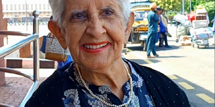 92-year-old Indian woman arrives in Pakistan to visit ancestral home after 75 years