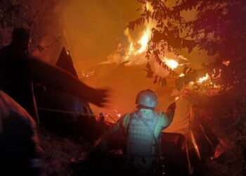 8 shops engulfed in flames, as massive fire breaks out in Baramulla