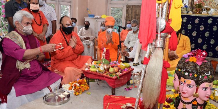 Lt Governor performs Shri Amarnathji Chhari Mubarak Pujan at Mahadev Gir Dashnami Akhada