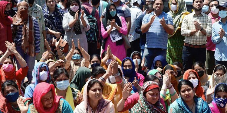 J-K admin issues orders to hold salaries of Kashmiri Hindus on strike in valley