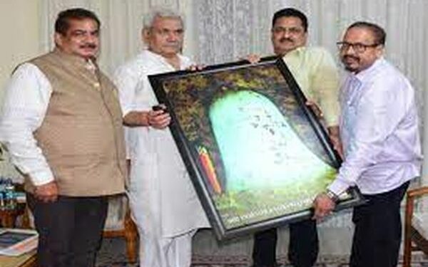 PRI Representatives from Kathua and Udhampur,  Baba Amarnath Welfare Society call on Lt Governor