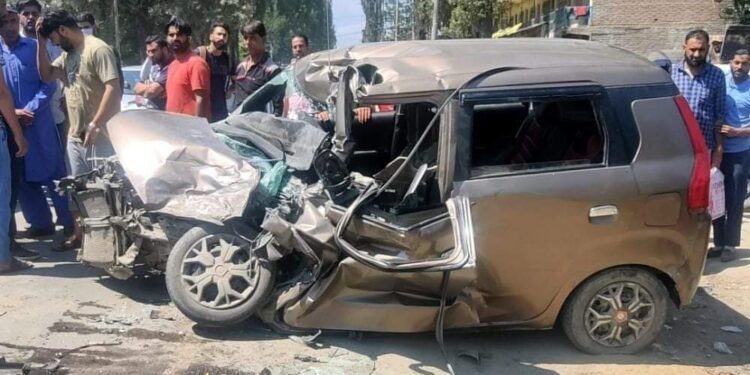 Two dead, three injured in Pattan road accident