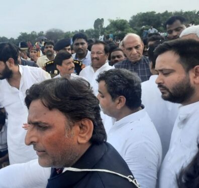 Surge of emotions as Mulayam’s mortal remains consigned to flames