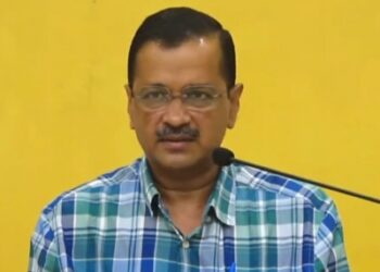 Kejriwal lays foundation stone of 6-lane flyover between Anand Vihar, Apsara Border
