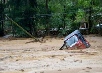 Landslide warning issued for 3 SL districts