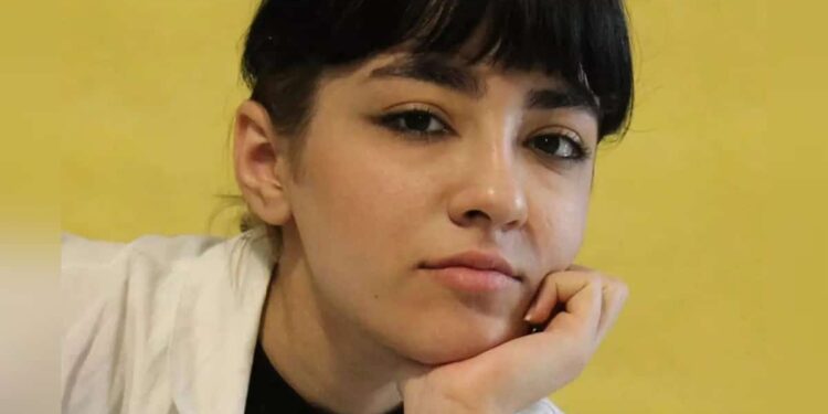 Teen’s mother disputes Iran, says she died of blows to head