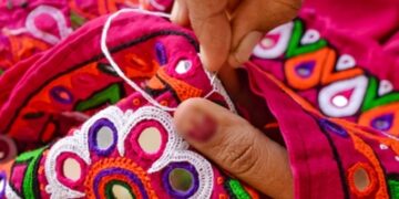 This Kashmiri prefers business, is emerging as role model