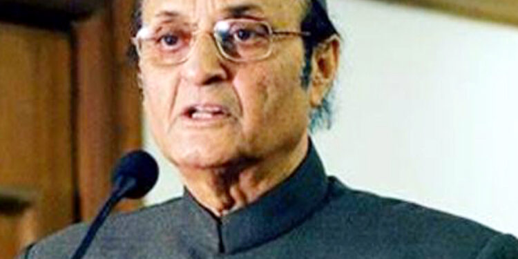 Karan Singh hits back at Jairam over ‘unsavoury remarks’ against father