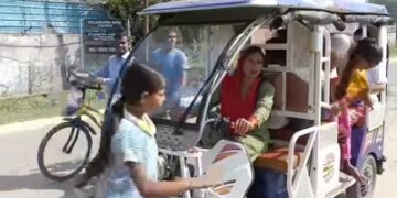 Seema Devi shatters glass ceiling, becomes Jammu’s first female e-rickshaw driver