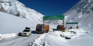 Tourism players expect bumper winter season at Sonamarg