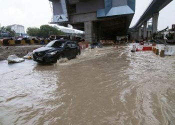 Floods in Malaysia kill 5, displace 56,159