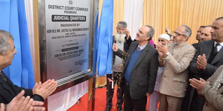 CJ inaugurates residential quarter, lawyers chamber cum utility complex in Pulwama