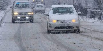 Fresh snowfall ends prolonged dry spell in Kashmir