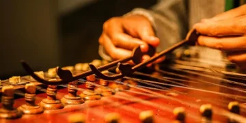 Kashmiri santoor craftsman elated by Padma Shri award, feels recognition came too late