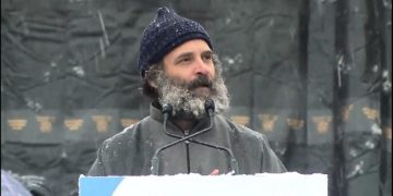 Rahul Gandhi dons ‘pheran’ to ward off Kashmir chill