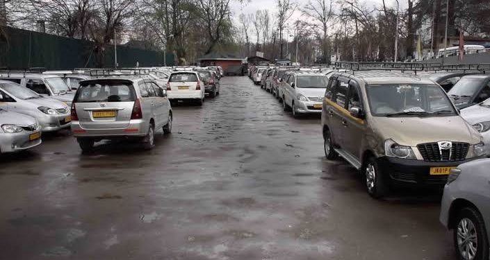 Absence of public transport in evening hours leave South Kashmir residents suffer