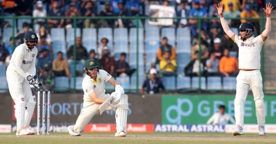 Lyon, Head give Australia slight edge after Axar slams 74