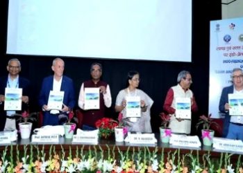 India calls for greater cooperation with France in clean energy field
