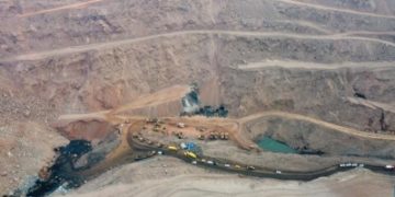 Landslide halts efforts to find 53 missing after China mine collapse