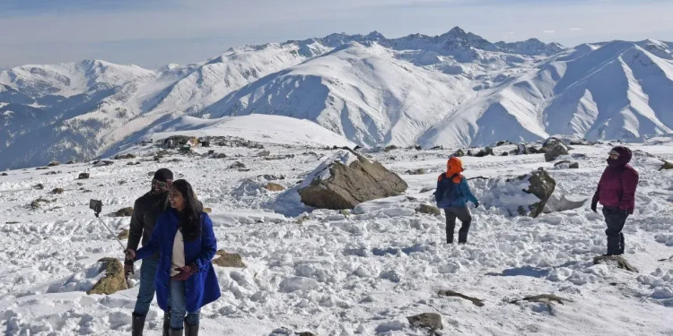 Couples descend on Kashmir to celebrate Valentine’s Day