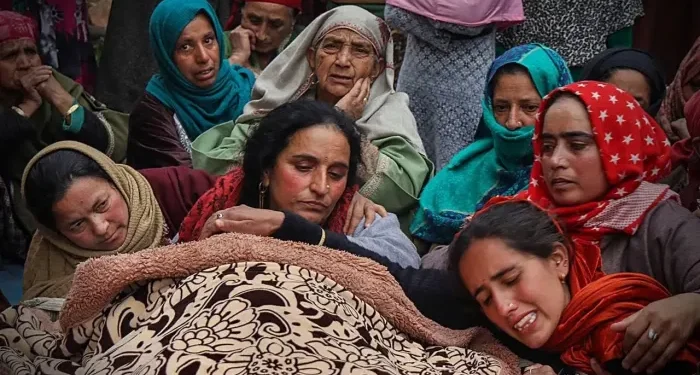 “Targeted killings”: Kashmiri Pandit shot dead by militants cremated, LG says perpetrators will be brought to justice