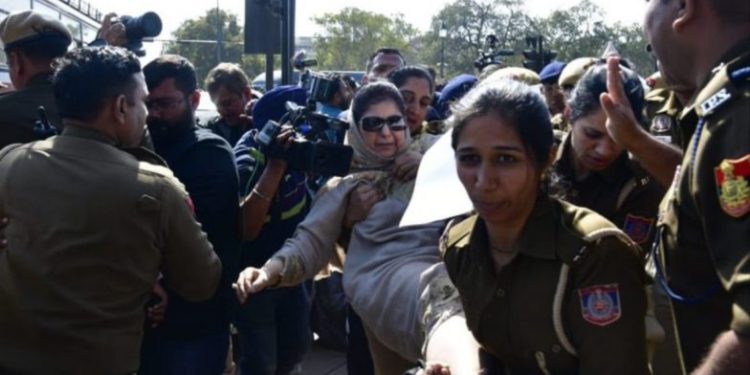 Police stop Mehbooba’s protest march to Parliament