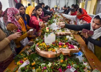 Muslim couple joins Mahashivratri celebration in Kashmir