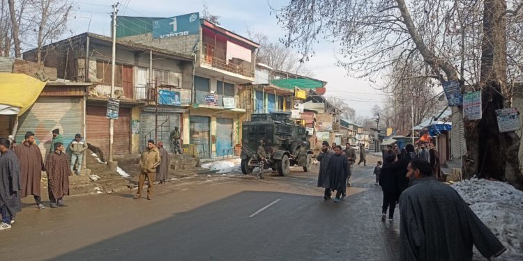 Shopian’s Nagbal shuts as shopkeepers asked to vacate shops