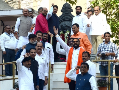 Shinde attempts to corner Thackeray group, issues ‘Whip’
